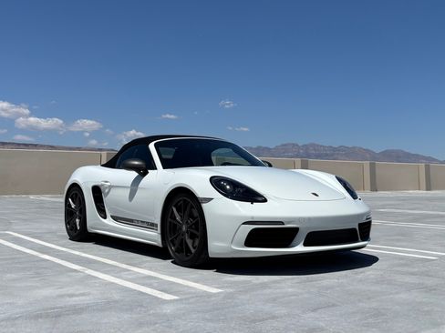 Used 2021 Porsche 718 Boxster RWD image 24