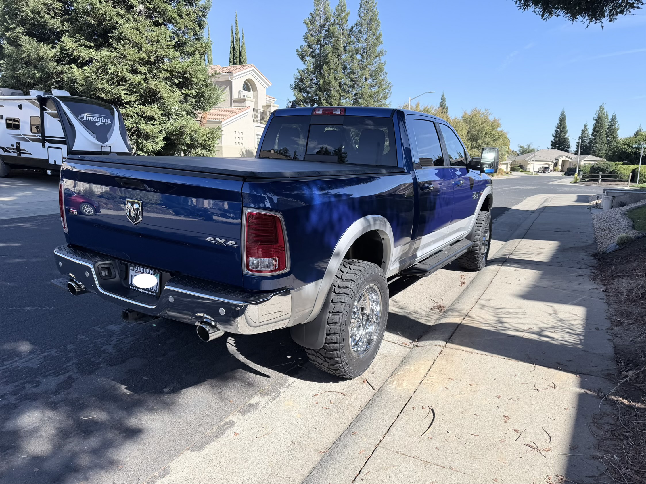 Used 2018 RAM 1500 Laramie w/ Convenience Group AWD/4WD image 5