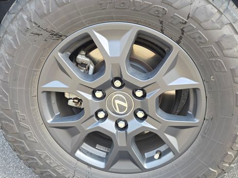 Used 2024 Lexus GX 550 image 19