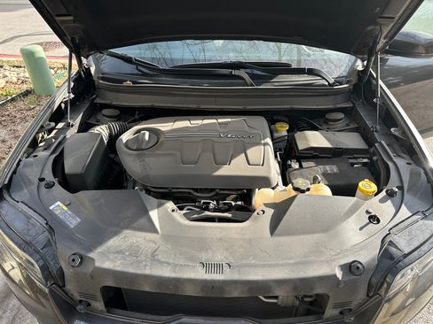 Used 2020 Jeep Cherokee Limited image 13