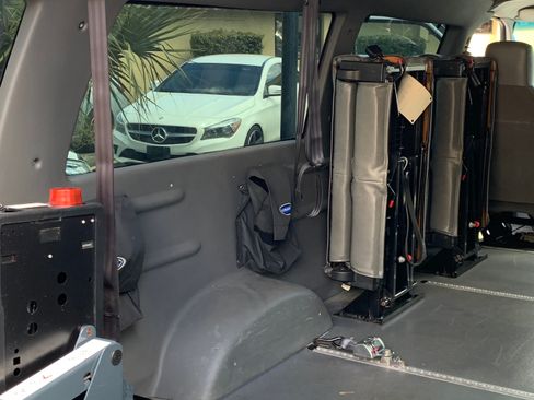 Used 2009 Ford E-250 and Econoline 250 Extended image 12