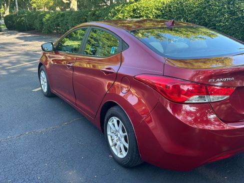 Used 2013 Hyundai Elantra Limited w/ Technology Pkg FWD image 16