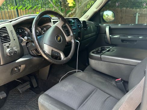 Used 2011 Chevrolet Silverado 1500 LT w/ Interior Plus Package AWD/4WD image 9