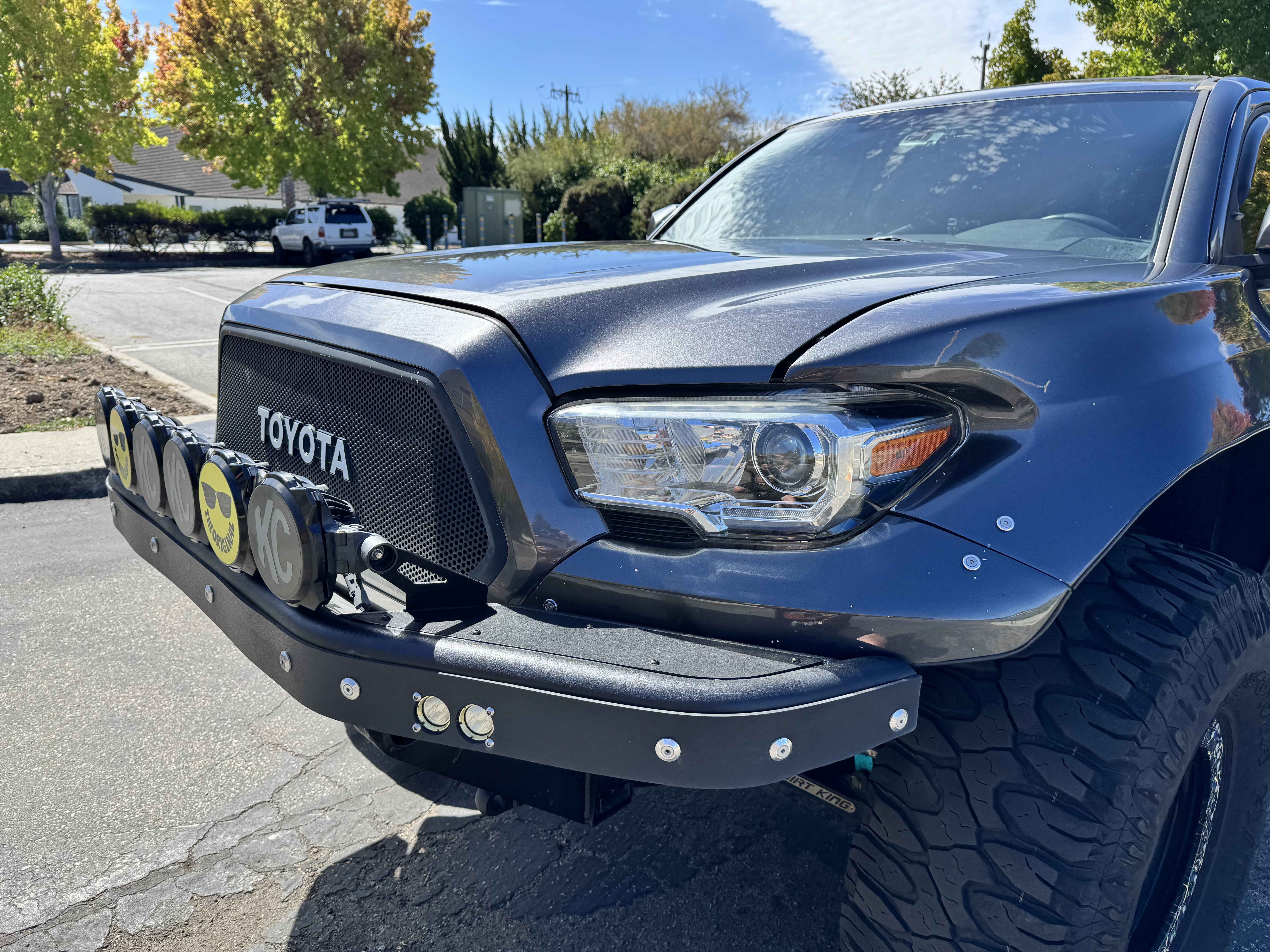 Used 2016 Toyota Tacoma TRD Off-Road w/ Premium & Technology Package AWD/4WD image 10