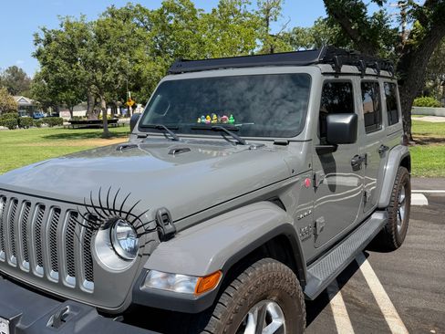 Used 2018 Jeep Wrangler Unlimited Sahara AWD/4WD image 1
