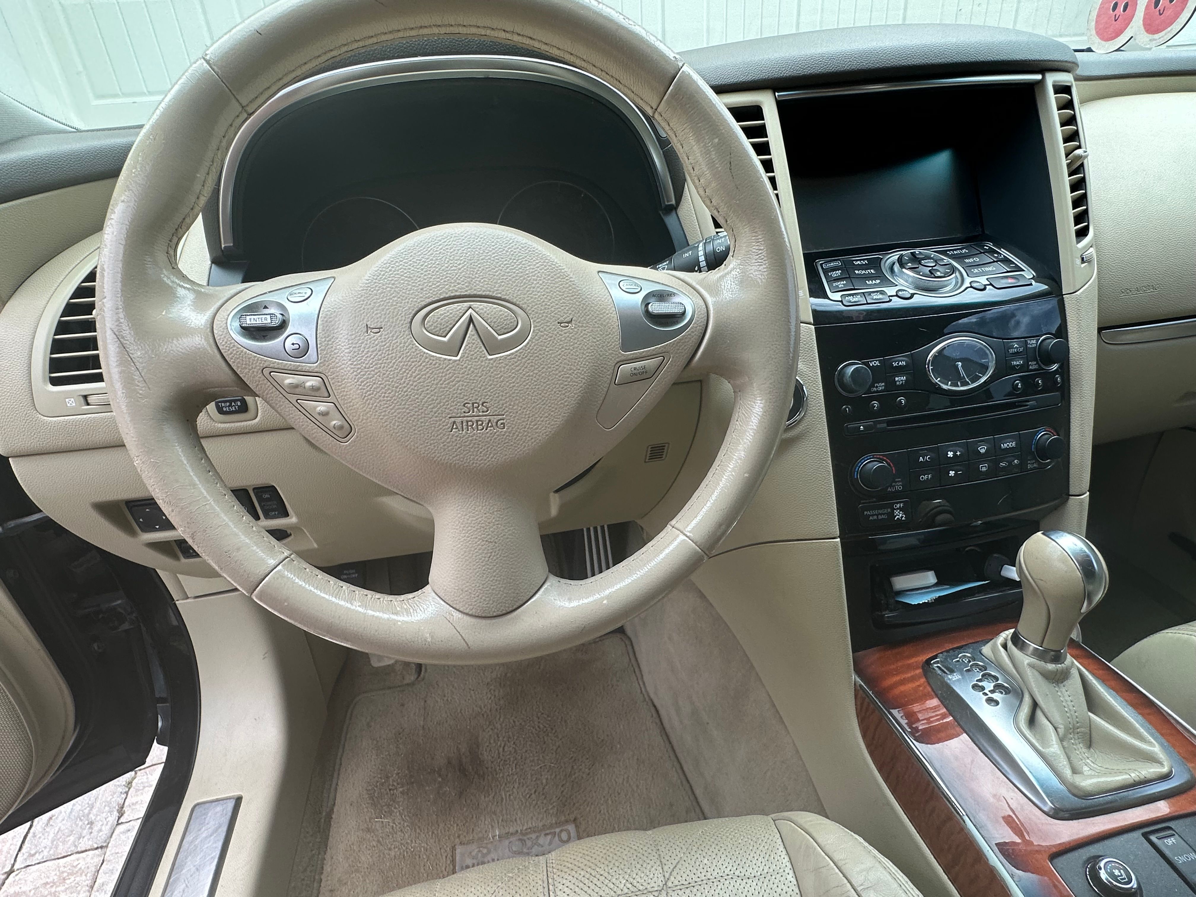 Used 2015 INFINITI QX70 AWD w/ Premium Package image 18