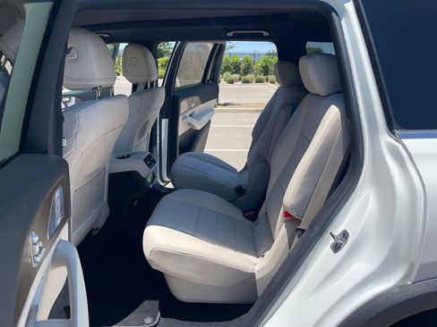 Used 2025 Mercedes-Benz GLS 450 4MATIC image 10
