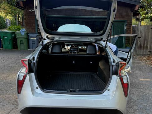 Used 2016 Toyota Prius Four Touring image 9