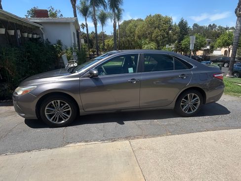 Used 2017 Toyota Camry SE FWD image 9