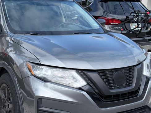 Used 2018 Nissan Rogue S image 2