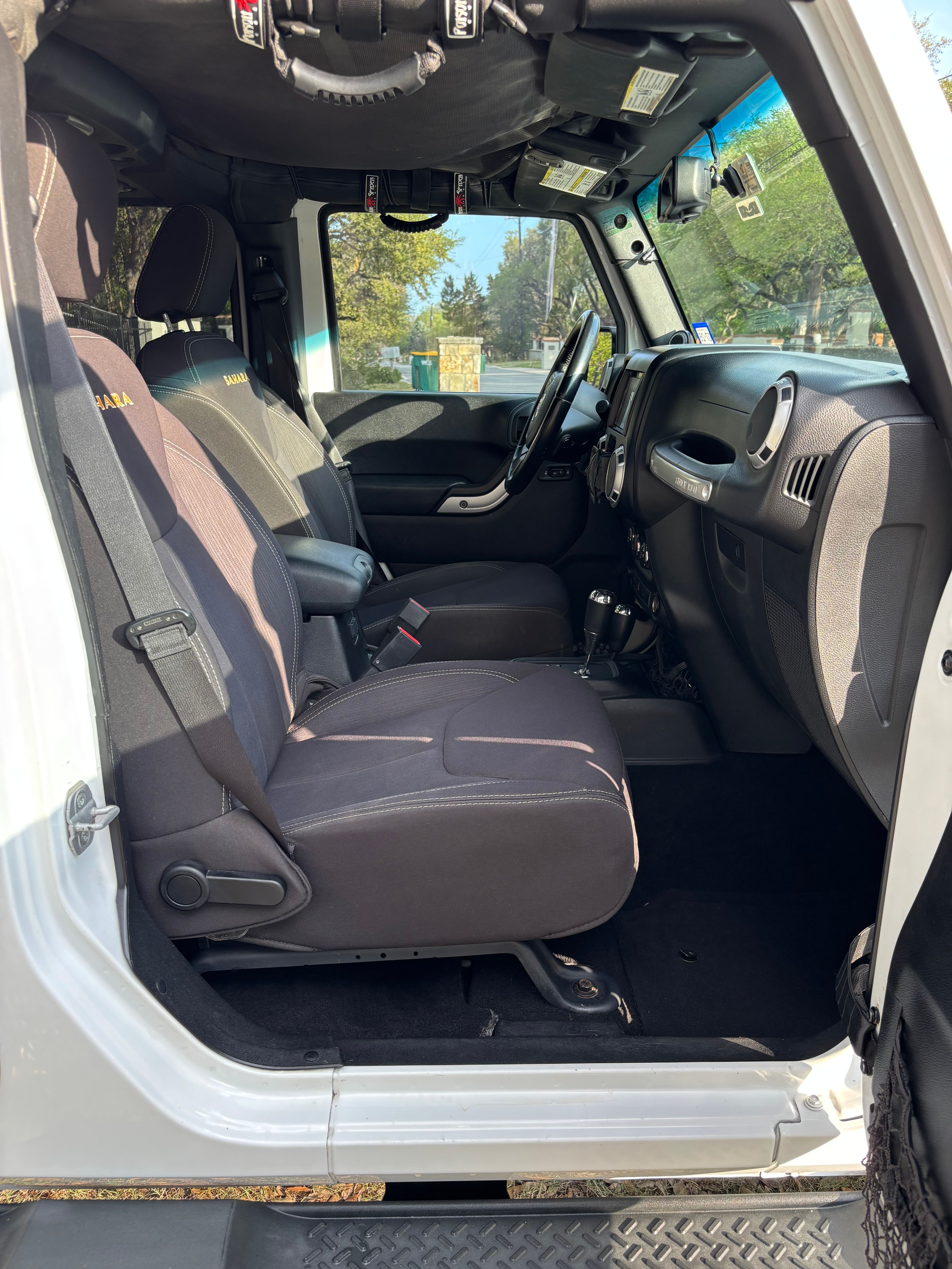Used 2013 Jeep Wrangler Unlimited Sahara AWD/4WD image 8