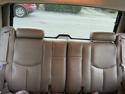 Used 2004 GMC Yukon SLT w/ 1SD Preferred Equipment Group image 8