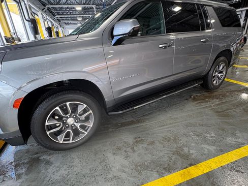 Used 2021 Chevrolet Suburban LS image 4