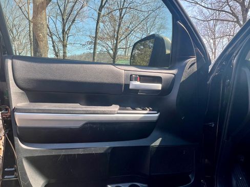 Used 2016 Toyota Tundra SR5 image 5