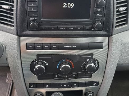 Used 2007 Jeep Grand Cherokee Laredo image 23