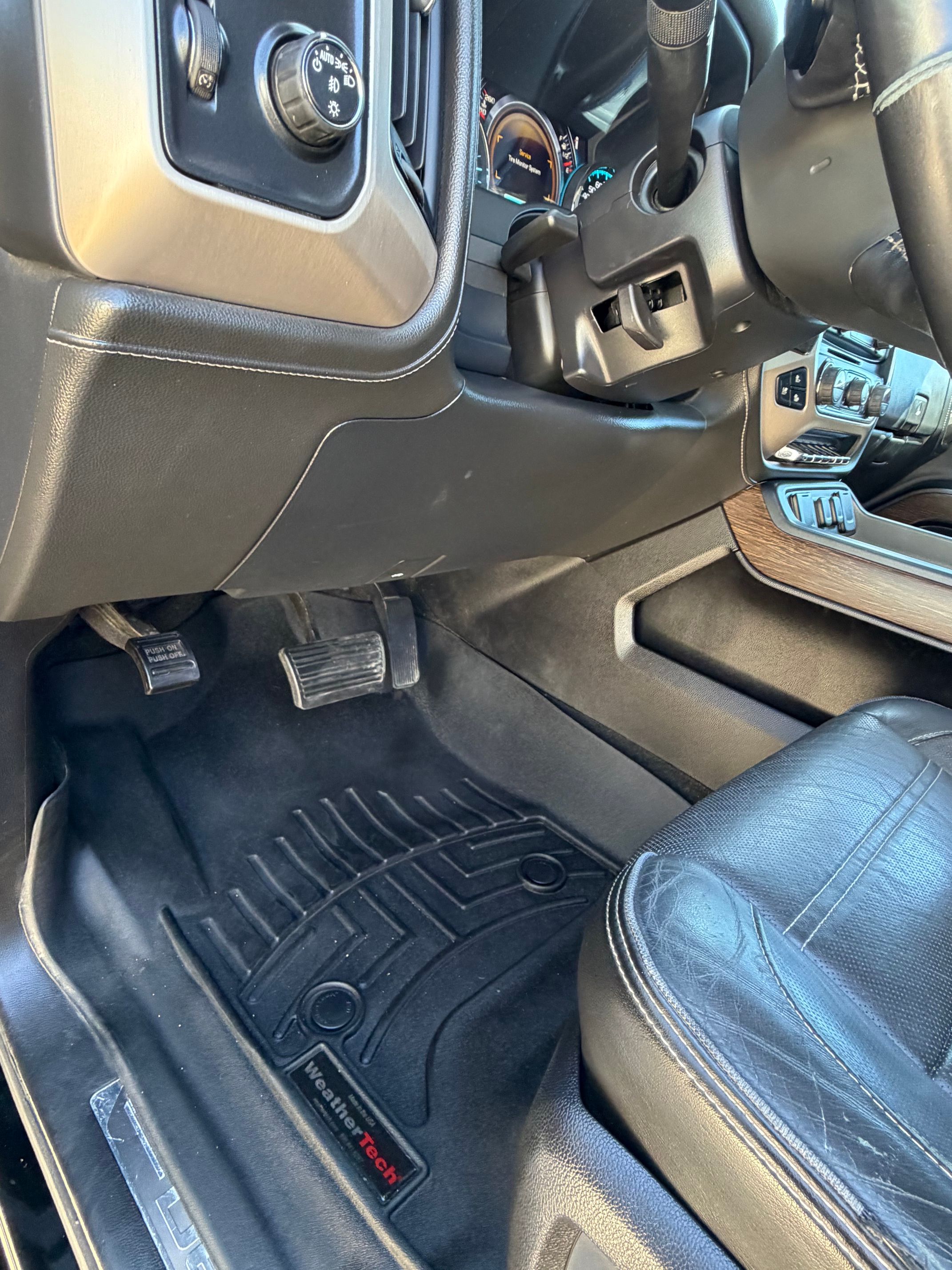Used 2017 GMC Sierra 2500 Denali w/ Suspension Package, Off-Road AWD/4WD image 13