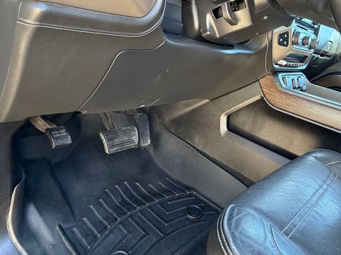 Used 2017 GMC Sierra 2500 Denali w/ Suspension Package, Off-Road AWD/4WD image 13