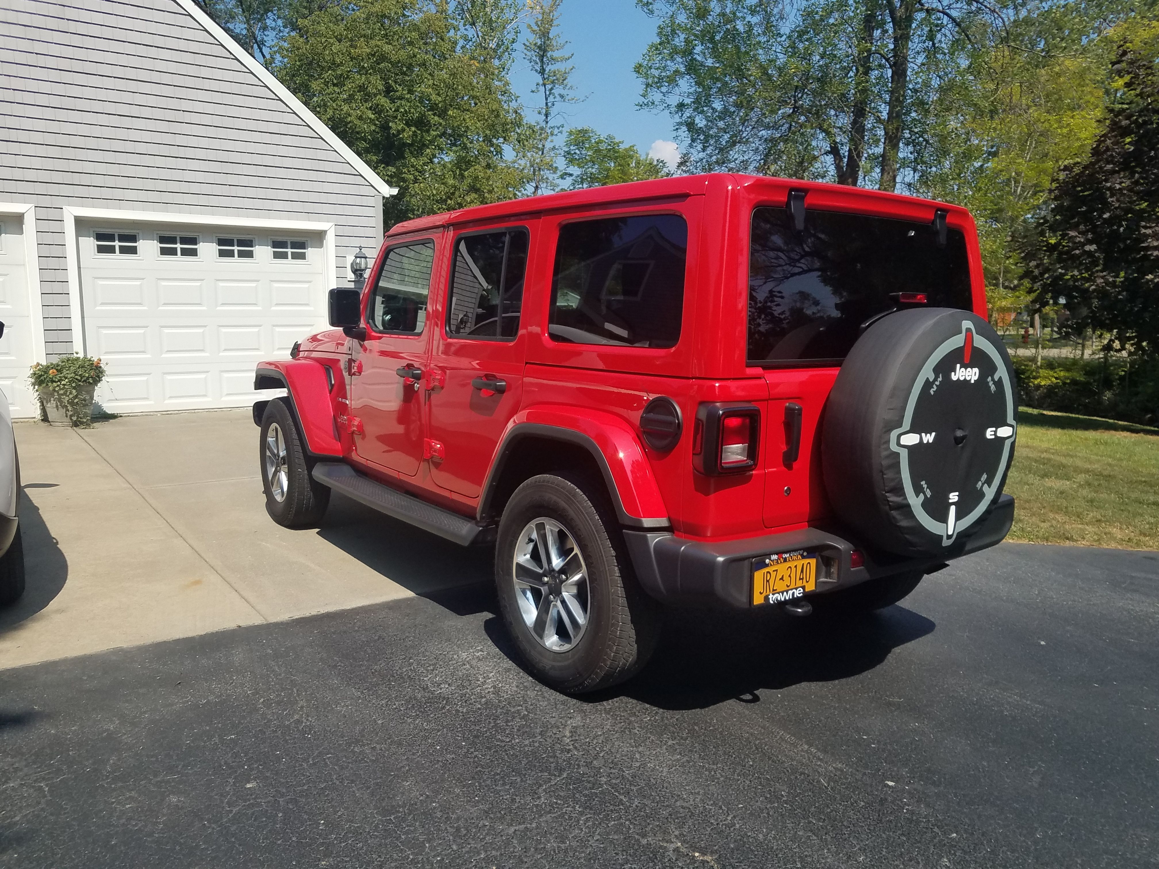 Used 2020 Jeep Wrangler Unlimited Sahara w/ Uconnect 4C Nav & Sound Group AWD/4WD image 4