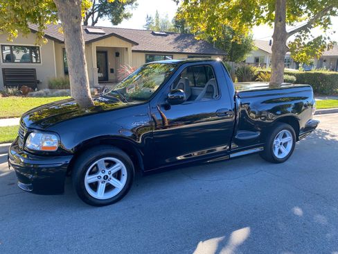 Used 2004 Ford F150 Lightning image 12