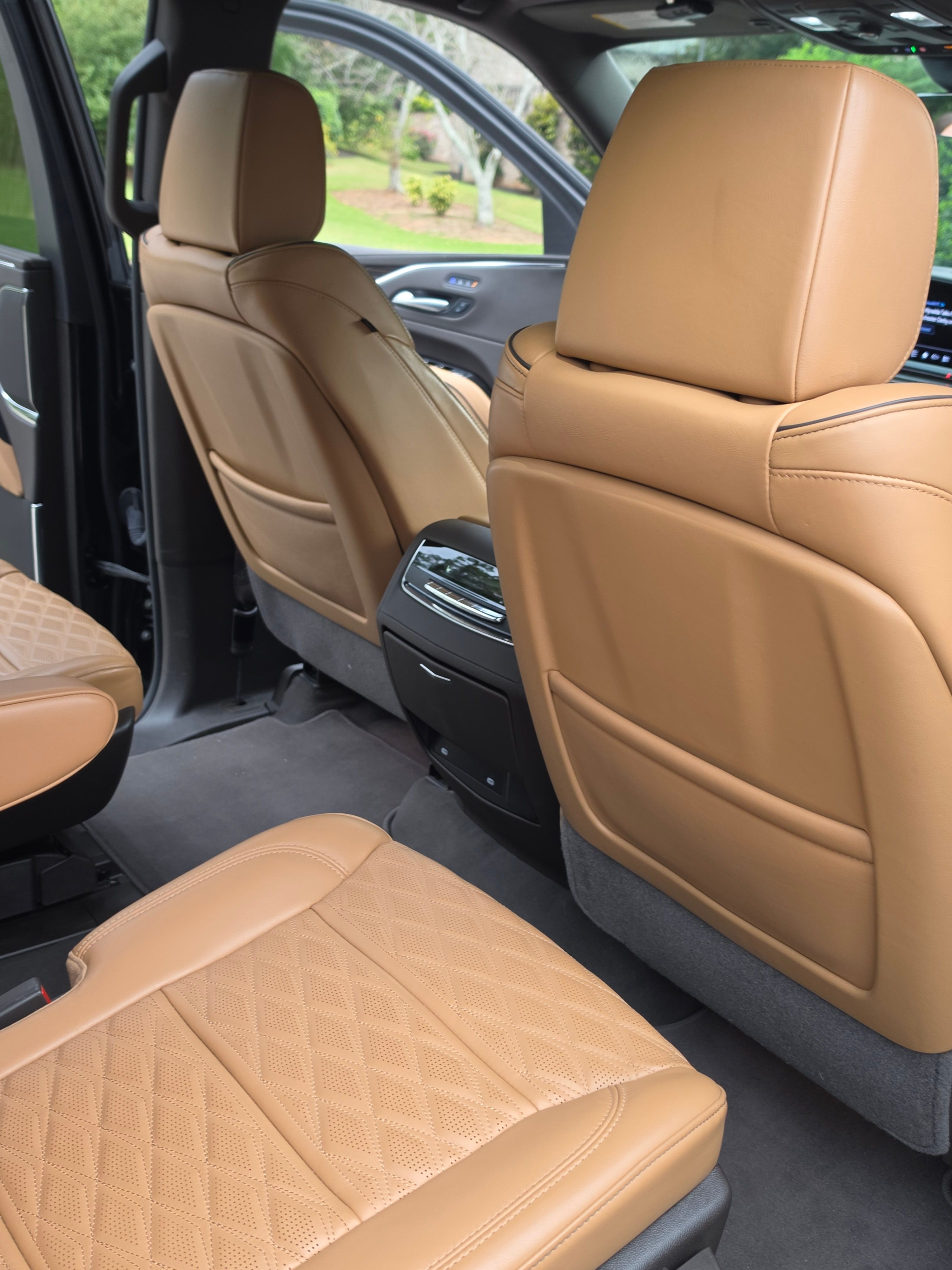 Used 2024 Cadillac Escalade ESV Premium Luxury w/ Performance Package AWD/4WD image 16