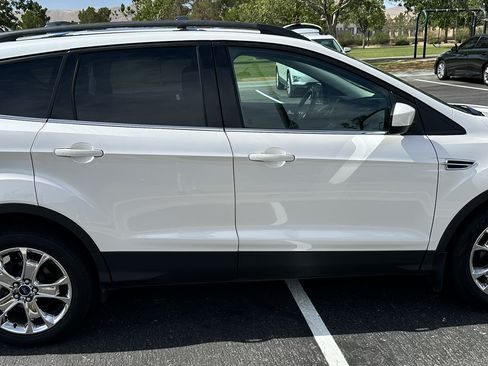 Used 2015 Ford Escape SE w/ Equipment Group 201A FWD image 8