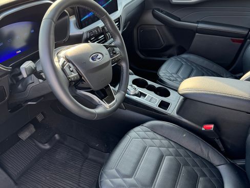 Used 2024 Ford Escape Platinum w/ Premium Technology Package image 17