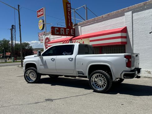 Used 2020 Chevrolet Silverado 3500 High Country w/ Z71 Off-Road Package image 4