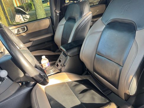 Used 2022 Ford Bronco Wildtrak image 8