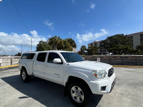 Used 2014 Toyota Tacoma 4x4 Double Cab w/ TRD Sport Package image 4