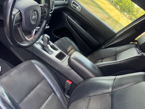 Used 2019 Jeep Grand Cherokee Altitude AWD/4WD image 16