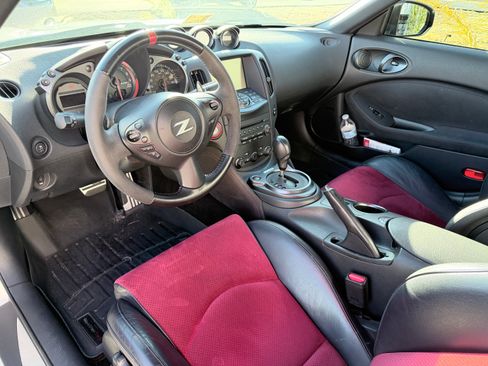 Used 2015 Nissan 370Z NISMO image 12