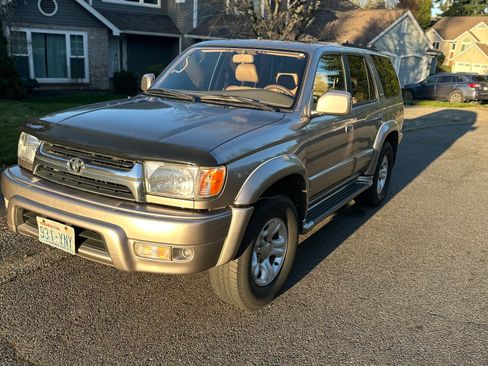 Used 2002 Toyota 4Runner Limited image 2