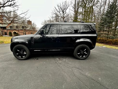 Used 2022 Land Rover Defender 110 SE image 14