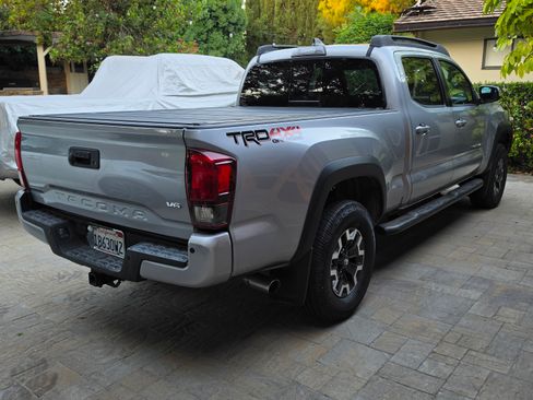 Used 2019 Toyota Tacoma TRD Off-Road w/ Technology Package AWD/4WD image 8