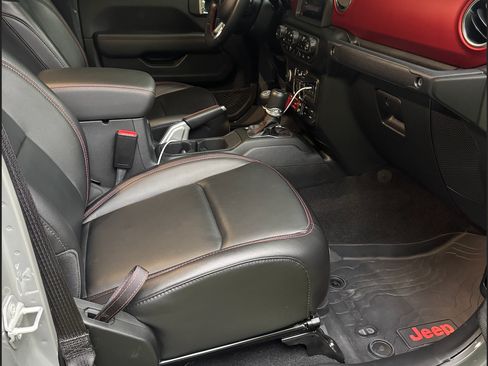 Used 2021 Jeep Gladiator Rubicon image 18