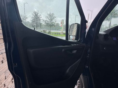 Used 2021 Mercedes-Benz Sprinter 2500 image 14