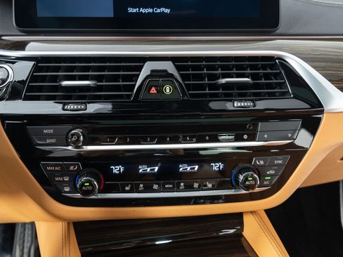 Used 2023 BMW M550i xDrive w/ Executive Package image 23