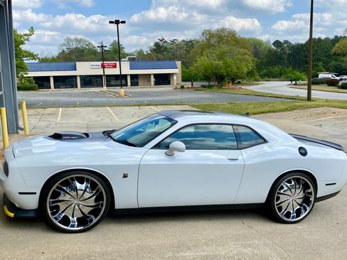 Used 2016 Dodge Challenger R/T Scat Pack RWD image 26