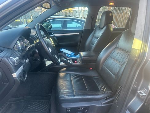 Used 2004 Porsche Cayenne S image 10