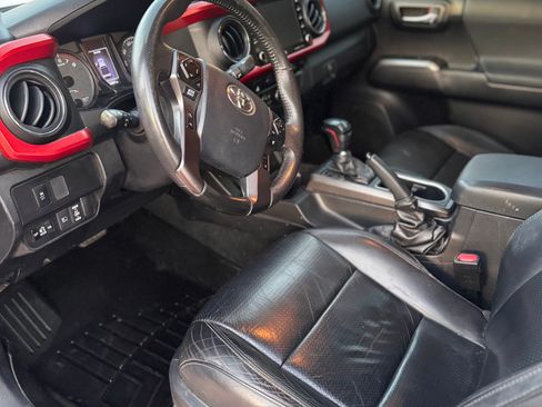 Used 2020 Toyota Tacoma TRD Off-Road w/ TRD Premium Off Road Package AWD/4WD image 6