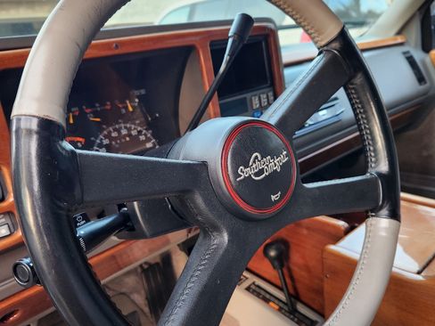 Used 1994 GMC Suburban 2500 image 17