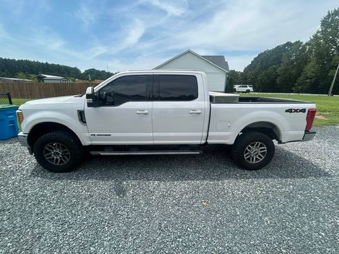 Used 2017 Ford F250 Lariat w/ Lariat Value Package AWD/4WD image 1