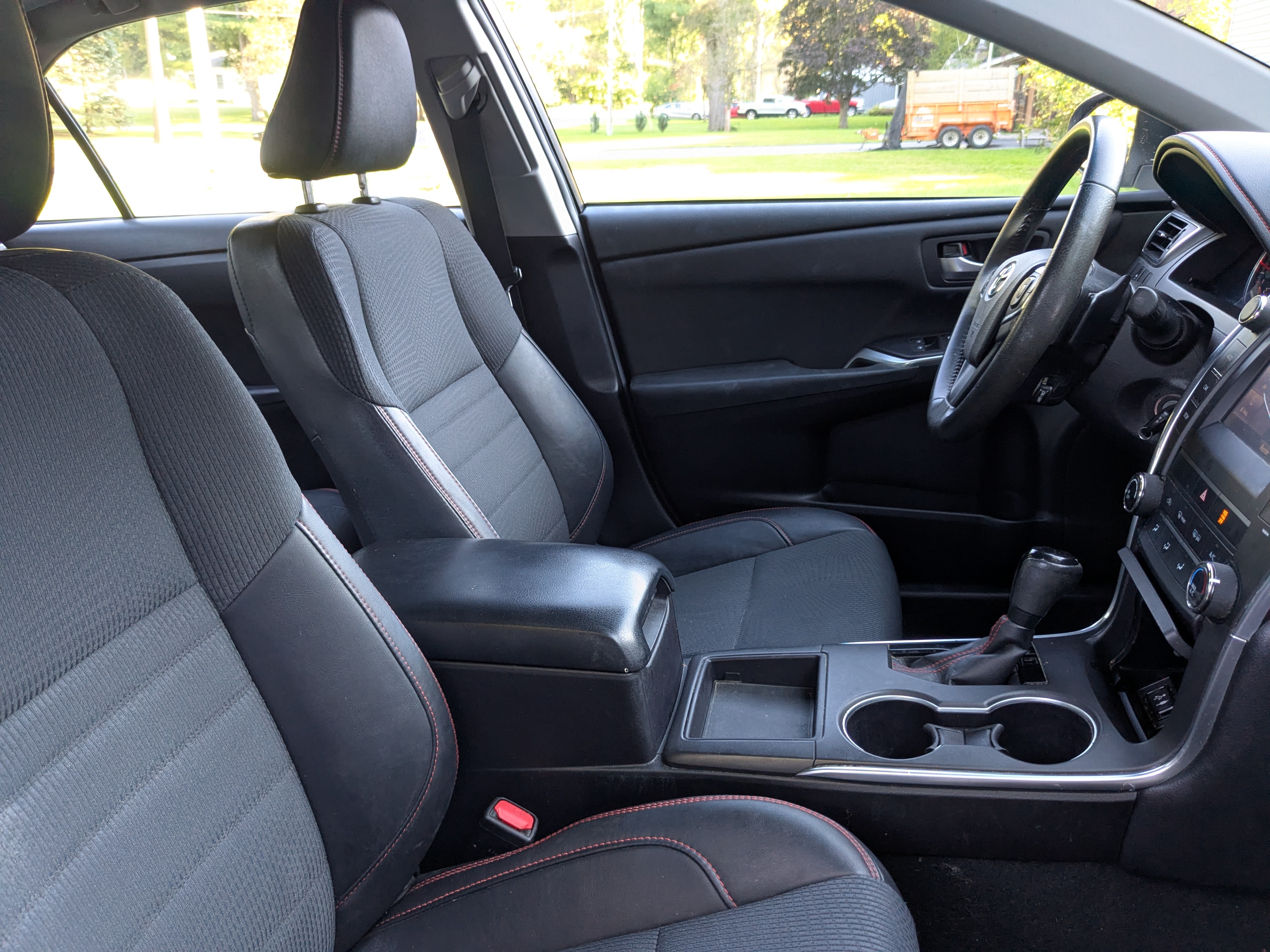 Used 2017 Toyota Camry SE FWD image 12