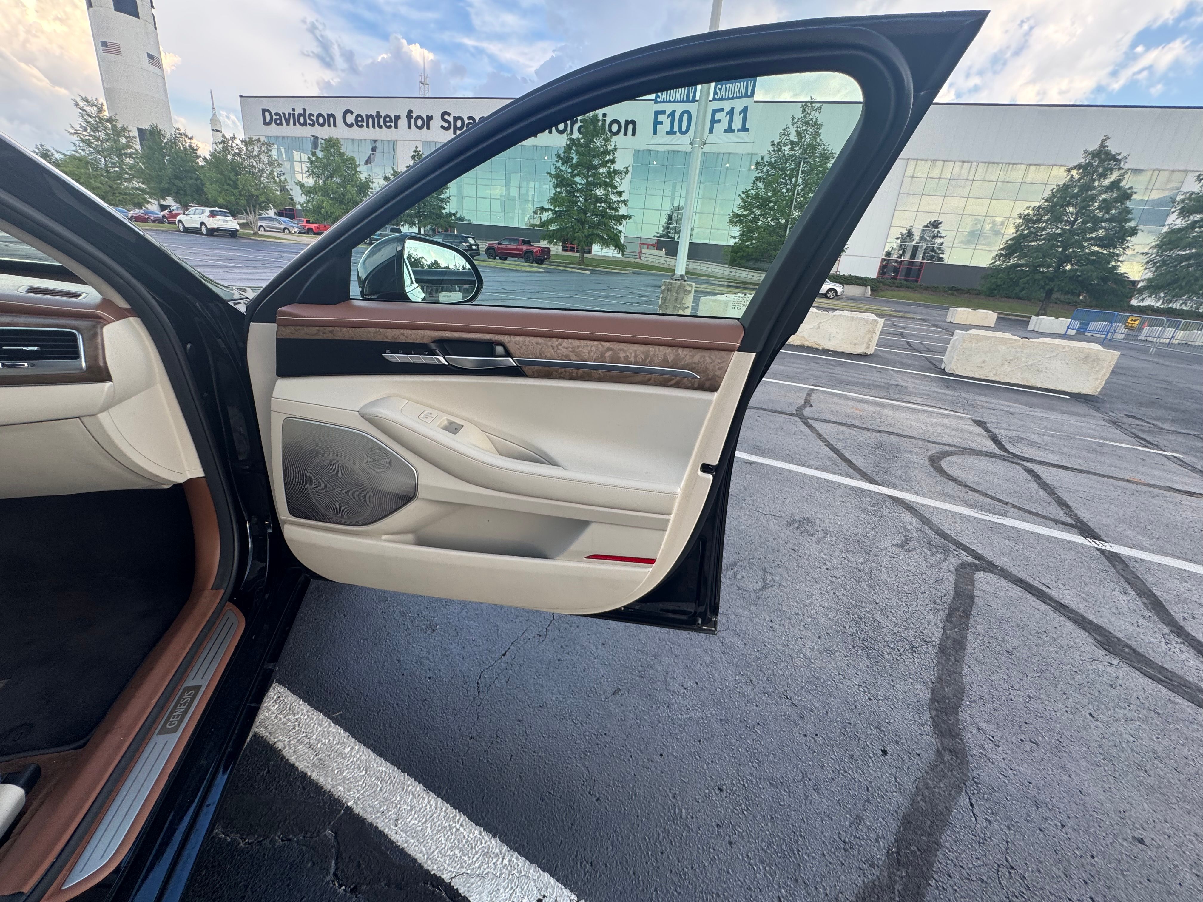 Used 2022 Genesis G90 5.0 Ultimate RWD image 22
