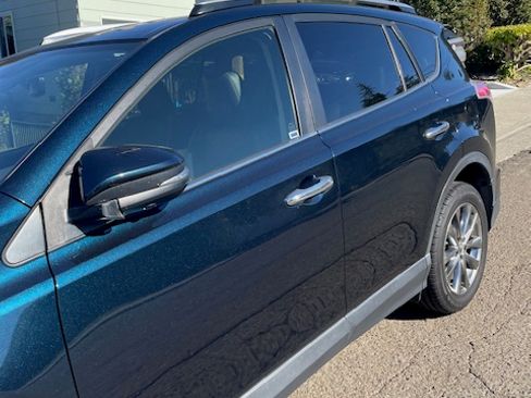 Used 2017 Toyota RAV4 Limited image 1