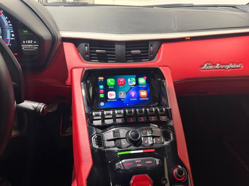 Used 2018 Lamborghini Aventador S image 12