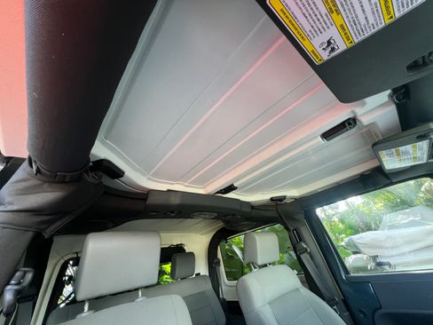 Used 2008 Jeep Wrangler Rubicon w/ Dual Top Group image 8