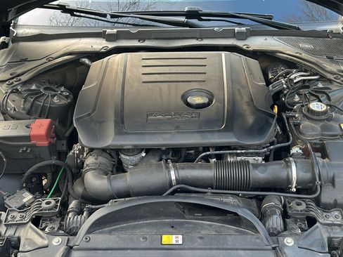 Used 2017 Jaguar XE Premium image 10