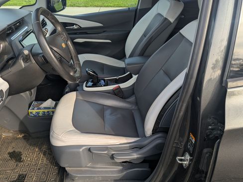 Used 2017 Chevrolet Bolt Premier w/ Driver Confidence II Package image 32