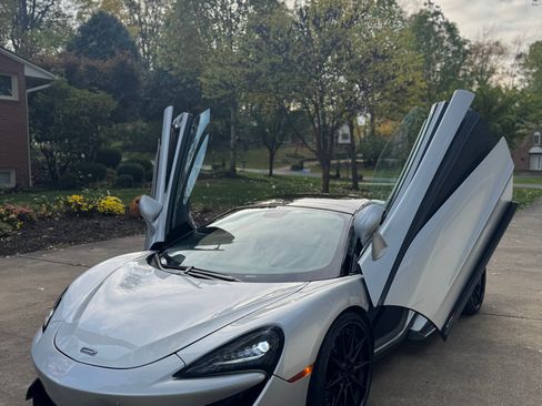 Used 2019 McLaren 570S Spider Convertible 2D image 9